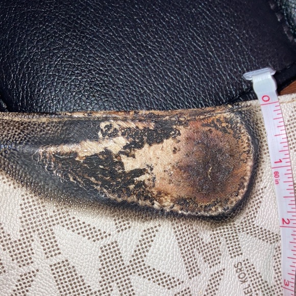 Michael Kors authentic bag adorned with classic logo Gold studs and purse charm - Picture 6 of 13